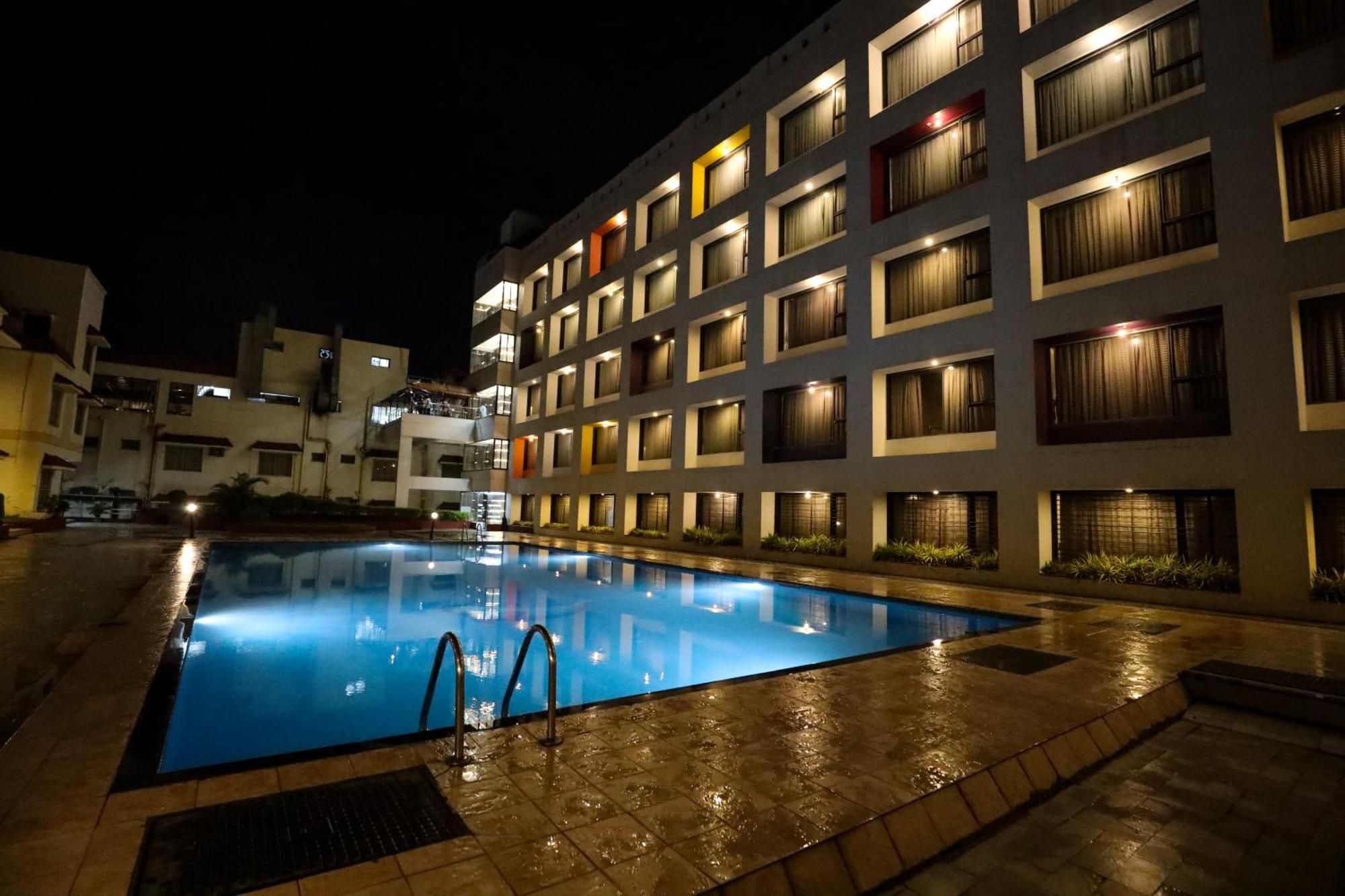 Hotel Atithi, Aurangabad Экстерьер фото